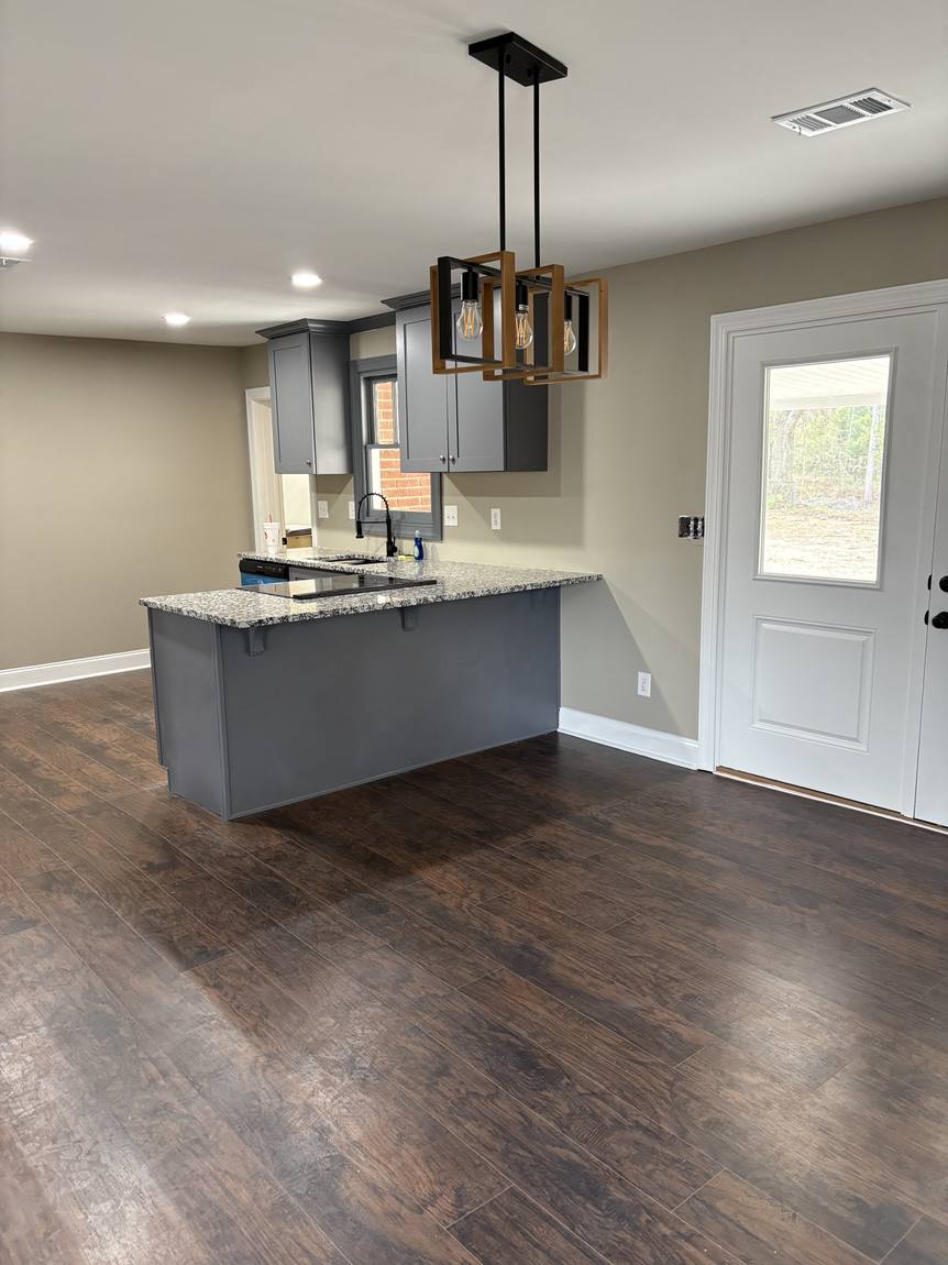 Kitchen peninsula with granite counters